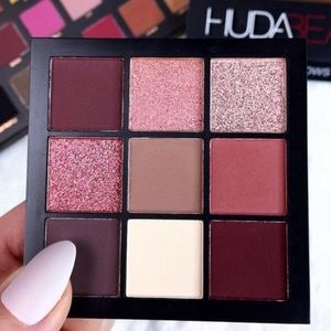 New! HUDA BEAUTY MAUVE OBSESSIONS PALETTE
